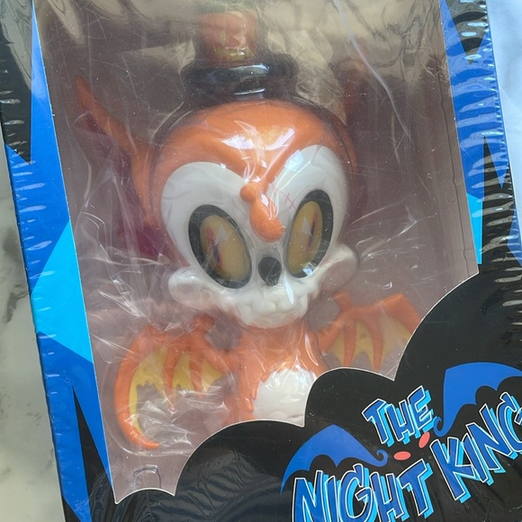 Brandt peters Candy Corn NIGHT KING 8" vinyl figure from Cardboard Space… - Picture 2 of 8